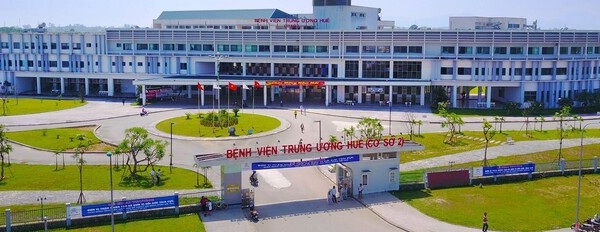 Bệnh viện Tây y đầu tiên của Việt Nam và Đông Dương: Được xây dựng bên dòng sông thơ mộng bậc nhất nước ta từ thế kỷ XIX, là một trong những bệnh viện hạng đặc biệt của quốc gia