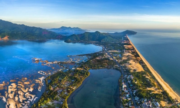 Vịnh biển thế giới đẹp nhất tại Việt Nam: Cảnh sắc tuyệt như chốn bồng lai nhưng các dự án nghỉ dưỡng nghìn tỷ lại 'vắng lặng như tờ'