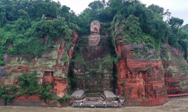 Chiêm ngưỡng bức tượng Phật đá 1.300 tuổi cao 71m lớn nhất thế giới được UNESCO công nhận, mất tới 10 năm để hoàn thành