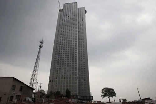 Tòa cao ốc có tốc độ xây dựng nhanh kỷ lục trong 19 ngày gây chấn động thế giới: Cao 59 tầng, rộng 180.000m2 với 1.200 nhân công cùng công nghệ hiện đại bậc nhất