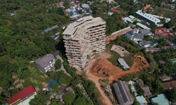 Vì sao tòa nhà khách sạn 12 tầng tại Phú Quốc xây trái phép hơn 1 năm tháo dỡ không xong?