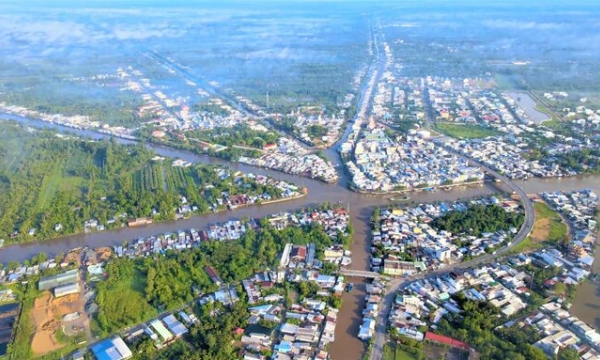 Độc đáo chợ nằm ở nút giao của 7 con kênh: Là chợ nổi lớn nhất và lâu đời nhất Việt Nam, mỗi ngày đón hơn 300 tàu thuyền tới buôn bán