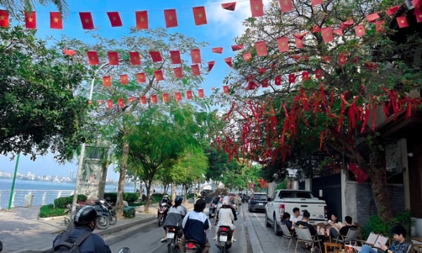 Đường phố Hà Nội những ngày cận Tết: Nơi đông đúc, nơi đã bắt đầu 'thông thoáng'