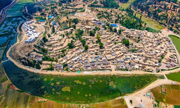 Khám phá ngôi làng có 800 ngôi nhà mang kiến trúc 'tổ mối' nối thông nhau trong suốt 500 năm