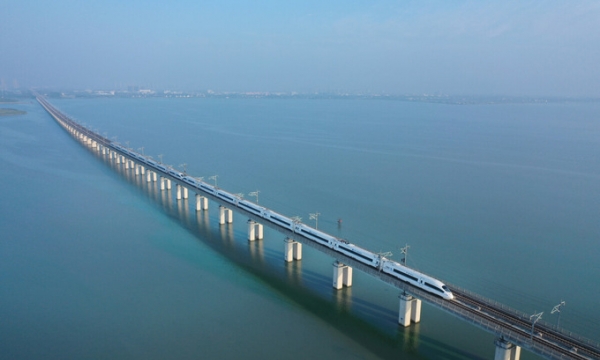 Những con số ‘khủng’ về cây cầu 164km dài nhất thế giới quy tụ 10.000 người xây dựng