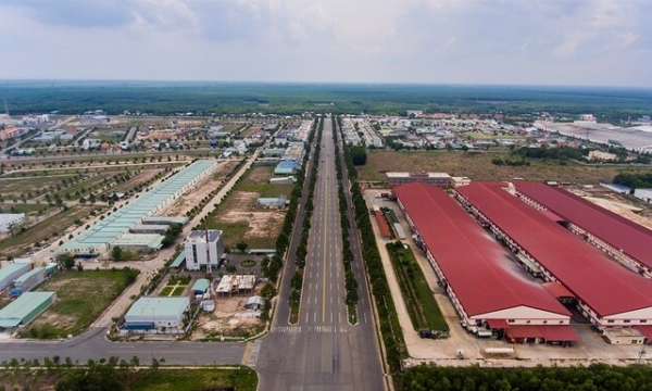Tỉnh nằm ở cửa ngõ vùng Tây Bắc, là trung điểm của hành lang kinh tế trọng điểm Trung Quốc – Việt Nam quy hoạch thêm 33 cụm công nghiệp