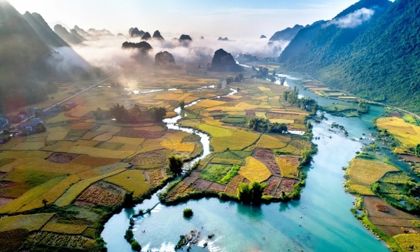 Dòng sông 'bao quanh núi' chảy qua Việt Nam rồi lại ngược dòng về Trung Quốc: Nước sông ánh xanh ngọc bích, là 'nghệ nhân' tạo ra thác nước lớn thứ 4 thế giới