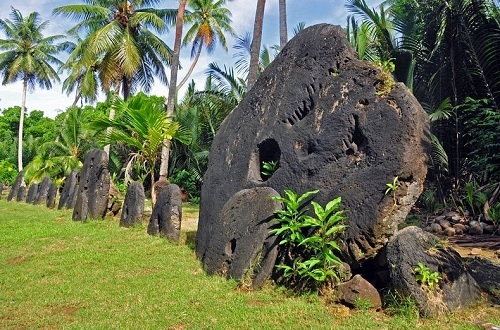 Hòn đảo sử dụng loại tiền đá khổng lồ nặng 4 tấn, cần đến 20 người đàn ông mới có thể di chuyển nhưng lại được xếp hạng là loại tiền tệ hấp dẫn nhất thế giới