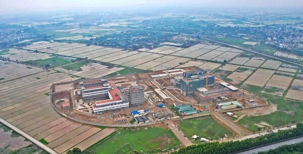 Cận cảnh ‘bộ đôi’ bệnh viện tiền tỷ sắp hoàn thiện ở ngoại thành Hà Nội