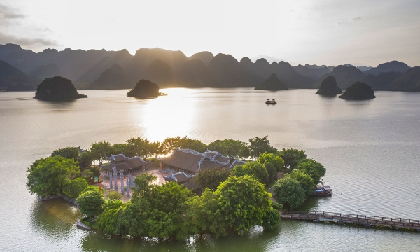 Ngôi chùa nằm trong quần thể 5.100ha lớn nhất thế giới của Việt Nam có niên đại hơn 1.000 năm, tọa lạc ở vị trí đặc biệt 'mặt hướng hồ lưng tựa núi'