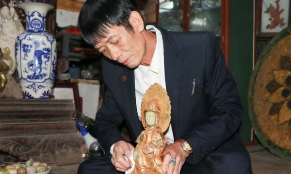 Chủ nhân bức tượng Phật Quan âm bằng ngọc mạ vàng duy nhất Việt Nam: Có hơn 30 năm sưu tầm đồ cổ với khoảng 5.000 hiện vật có niên đại lên đến 2.500 năm tuổi