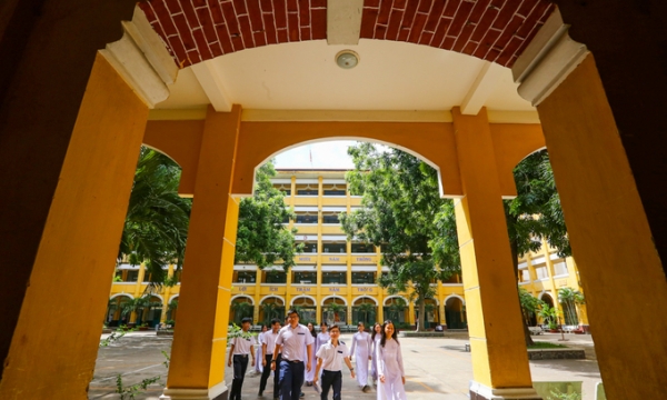 Ngôi trường cấp 3 trăm năm tuổi mang kiến trúc Pháp, từng là bệnh viện của quân đội Pháp giữa lòng Sài Gòn