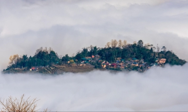 Việt Nam có 'bản làng trên mây' nằm ở độ cao hơn 2.000m, sở hữu những ngôi nhà trình tường đất hàng trăm năm tuổi hiếm có