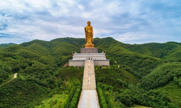 Chiêm ngưỡng bức tượng Phật mạ vàng 208m cao nhất thế giới, trị giá 450 tỷ đồng, mất đến 11 năm để xây dựng