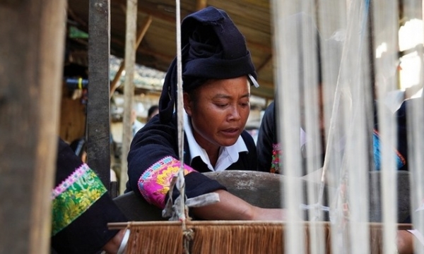 Độc đáo nghề dệt của người Thu Lao ở Si Ma Cai
