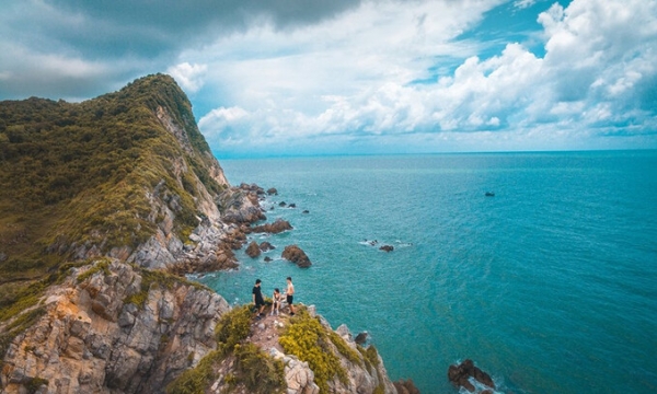 Hòn đảo hoang sơ tại tỉnh là ‘Việt Nam thu nhỏ’ thu hút hàng nghìn du khách, chuyên trang du lịch nước ngoài cũng hết lời khen ngợi