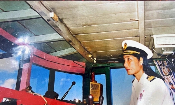 Nữ thuyền trưởng đầu tiên của Việt Nam, cứu sống 34 mạng người giữa phút sinh tử cận kề trong cơn bão 'trăm năm có một'