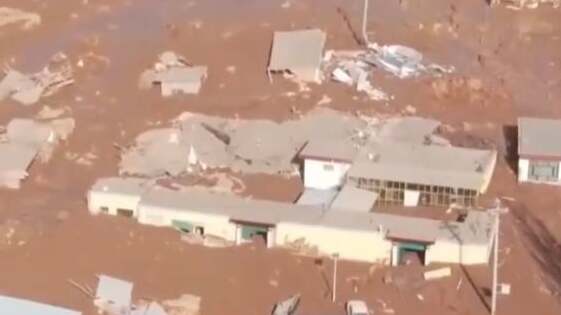 Động đất kinh hoàng nhấn chìm cả ngôi làng dưới 3m bùn đất, hàng nghìn ngôi nhà sụp đổ chỉ sau 1 phút