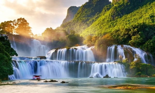 Chiêm ngưỡng những đường biên giới đẹp nhất hành tinh, Việt Nam góp mặt một địa điểm vô cùng nổi tiếng