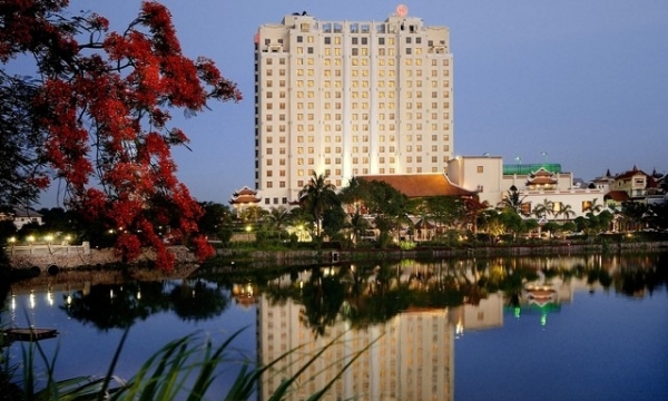 Khách sạn nổi tiếng bậc nhất Hà Nội từng rao bán nhiều năm, dính 2 đợt khủng hoảng vẫn đón 2 đời Tổng thống Mỹ và 100 nguyên thủ quốc gia lưu trú