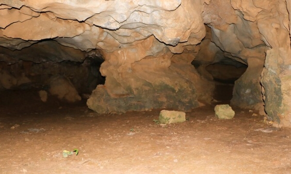Hang động lưu giữ dấu tích người tiền sử hiếm có ở ĐNA tại một tỉnh miền Trung, bên trong chứa loạt mộ cổ chôn theo hình bó gối niên đại 10.000-12.000 năm trước