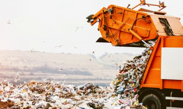Chàng thanh niên tự tay vứt kho báu hơn 13.600 tỷ đồng vào thùng rác, suốt 10 năm vẫn kiên trì tìm kiếm khắp bãi rác