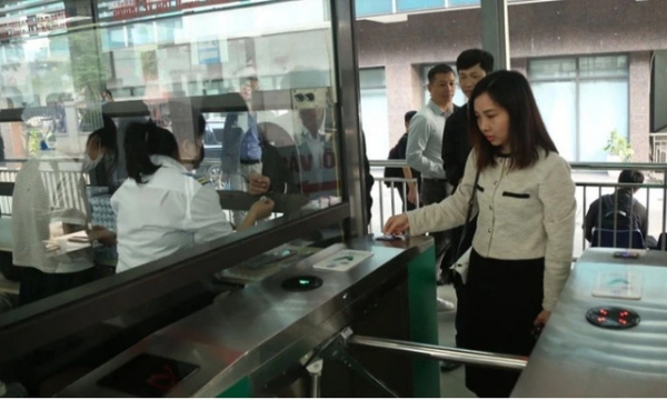 Hà Nội triển khai thí điểm thẻ, vé điện tử đối với 10 tuyến xe buýt