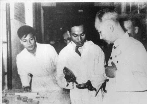 Vị bác sĩ sử dụng ngô, sắn để sản xuất ra ‘nước lọc Penicillin’ cho bộ đội trong kháng chiến chống Pháp, là một trong 45 vị Giáo sư đầu tiên của Việt Nam được Bác Hồ ký quyết định phong tặng