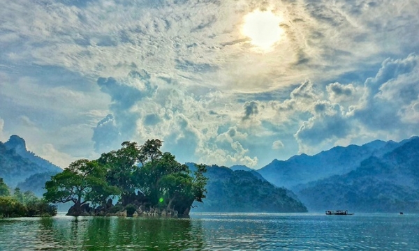 Chi 2.800 tỷ mở rộng đường vào hồ nước ngọt quý giá trên thế giới cần bảo vệ tại Việt Nam