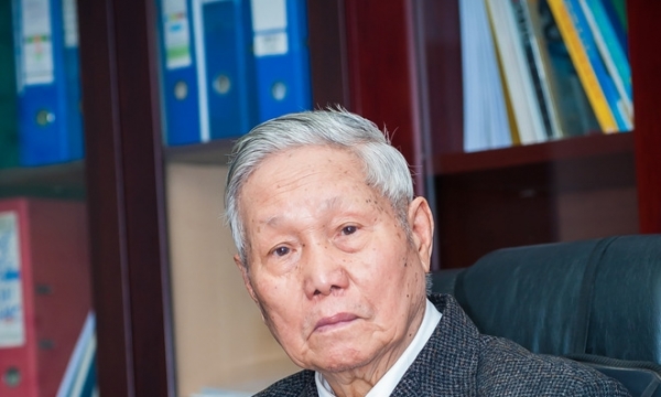 Vị Tổng biên tập U100 được Đại tướng Võ Nguyên Giáp gọi là 'Trưởng lão làng báo', 'tay không bắt giặc' khiến nhiều người nể phục