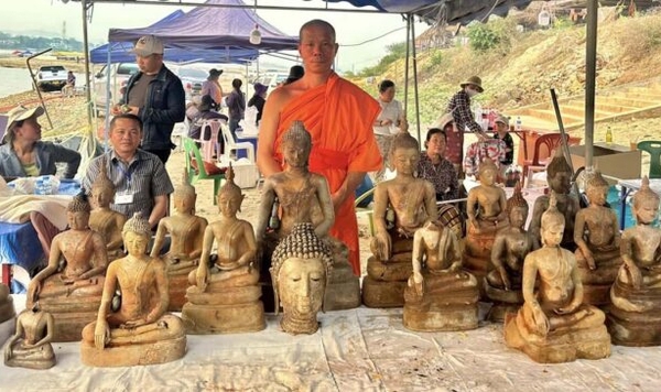 Quốc gia ‘sát vách’ Việt Nam liên tiếp phát hiện loạt tượng Phật hàng trăm năm trong lúc rà phá bom mìn