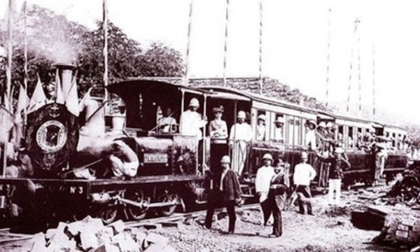 11.000 người cùng ở Việt Nam xây tuyến đường sắt đầu tiên của Đông Dương cách đây hơn 140 năm, dài 2.600km xuyên suốt ba miền đất nước
