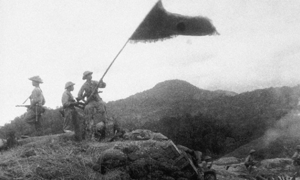 Người anh hùng đầu tiên cắm lá cờ chiến thắng ở Điện Biên Phủ