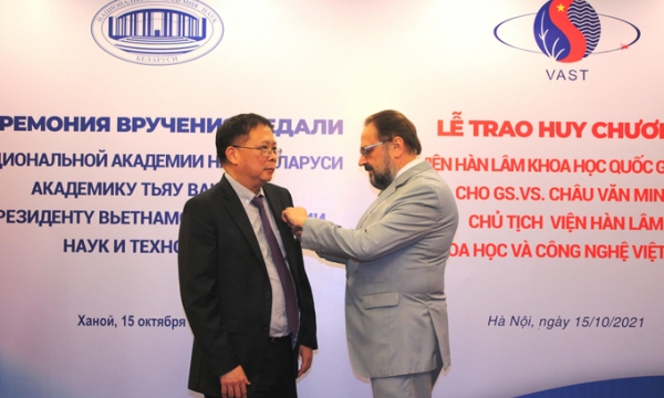 Giáo sư Việt Nam đầu tiên được trao Huân chương Bắc Đẩu Bội tinh, góp công chuyển giao công nghệ mũi nhọn giữa 2 nước Việt - Pháp