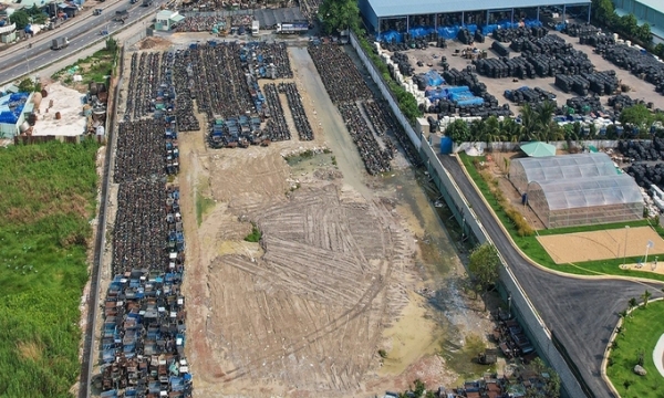 Bãi đỗ xe 10.000m2 tại đất cảng Hải Phòng bất ngờ bị ‘tuýp còi’