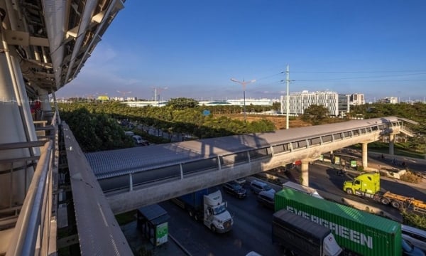 'Chạy nước rút' thi công xuyên lễ, hình hài những cây cầu đi bộ nối nhà ga Metro Bến Thành - Suối Tiên đã lộ rõ