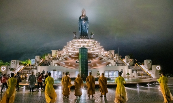 Tháng 5 hành hương đến 'nóc nhà Nam Bộ' đón Đại lễ Phật đản