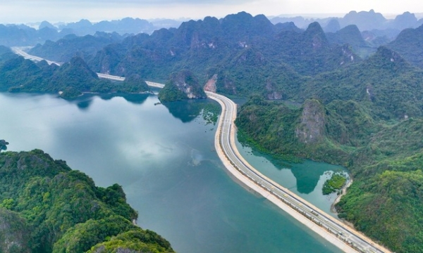 Tuyến đường bao biển xuyên núi qua hai thành phố tập trung nhiều 'ông lớn' bất động sản nhất Việt Nam