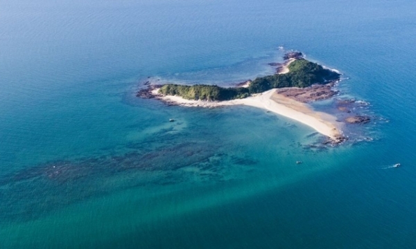 Việt Nam có hòn đảo hoang sơ nằm cách ‘thiên đường du lịch biển đảo’ chỉ 15km, nước trong xanh nhìn thấy đáy