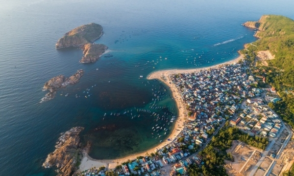 Làng chài ven biển nằm trên bán đảo chỉ cách TP. Quy Nhơn 10km, thu hút hàng nghìn lượt khách mỗi năm