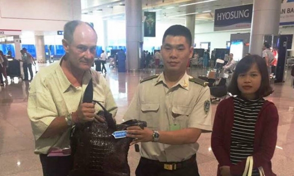 Hành khách Mỹ bỏ quên hơn 400 triệu đồng tại sân bay Tân Sơn Nhất