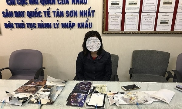 Vận chuyển ma túy về Việt Nam, cô gái khai bị trai ngoại dụ dỗ