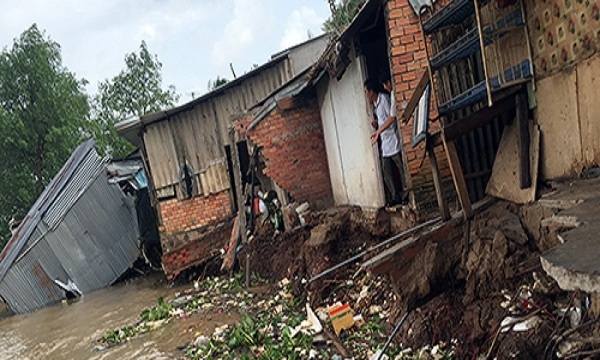 Sạt lở nghiêm trọng tại Vĩnh Long, 21 hộ dân bị thiệt hại nặng