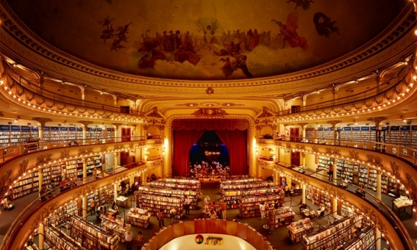 Nhà hát cổ 100 tuổi ‘chuyển mình’ thành hiệu sách như thế nào?