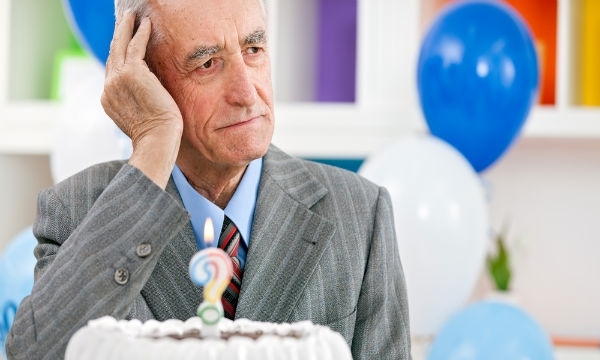 Chăm sóc bệnh nhân mắc bệnh Alzheimer như thế nào?