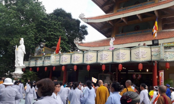 Lễ Phật đản tại Việt Nam QuốcTự, hàng ngàn người đến tham dự