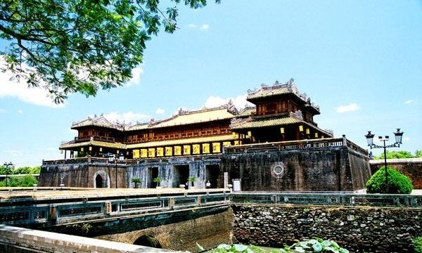 Hoàng cung Huế nằm trong top 7 điểm tham quan du lịch hàng đầu