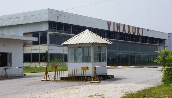 Nhà máy ôtô Vinaxuki ngàn tỷ hoen gỉ, cỏ mọc dày