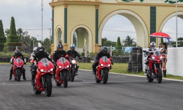 Hàng trăm biker đổ về Long An lái thử Ducati