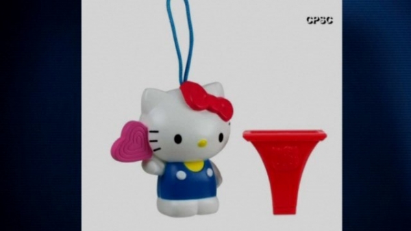 McDonald thu hồi đồ chơi Hello Kitty gây nghẹt thở